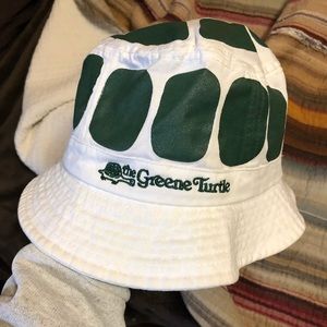 Green turtle bucket hat